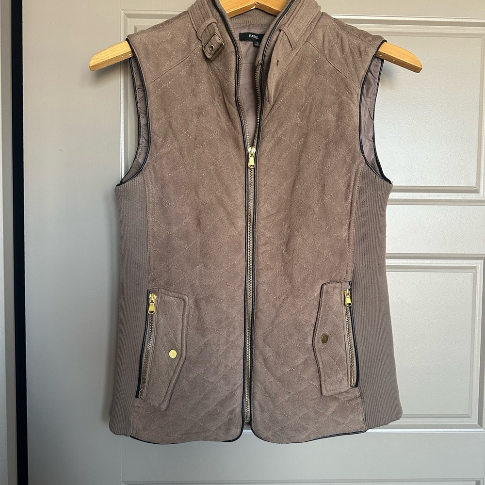 FATE. Women's Tan/Brown Faux Suede Zip-Up Quilted Vest